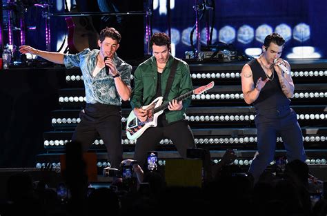 Jonas Brothers’ Tour Earnings Cross $300 Million – Billboard