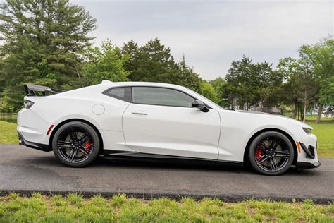 Low-Mileage 2023 Chevrolet Camaro ZL1 1LE Coupe 10-Speed Fetches MSRP Like a Champ - autoevolution