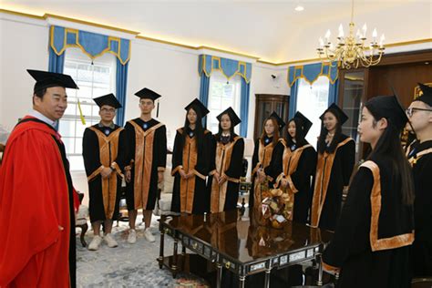 【毕业季】毕业典礼上摩登舞混搭拉丁走红毯-北京现代音乐研修学院