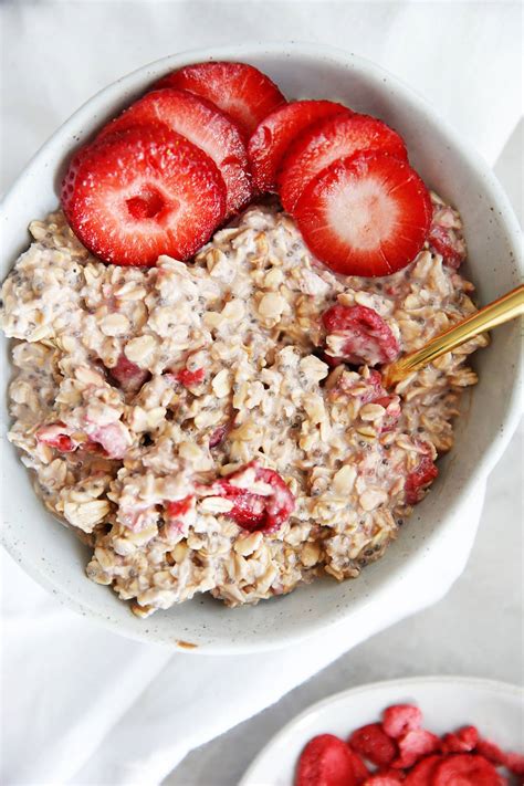 Strawberry & Cream Overnight Oats (Vegan) - Lexi's Clean Kitchen