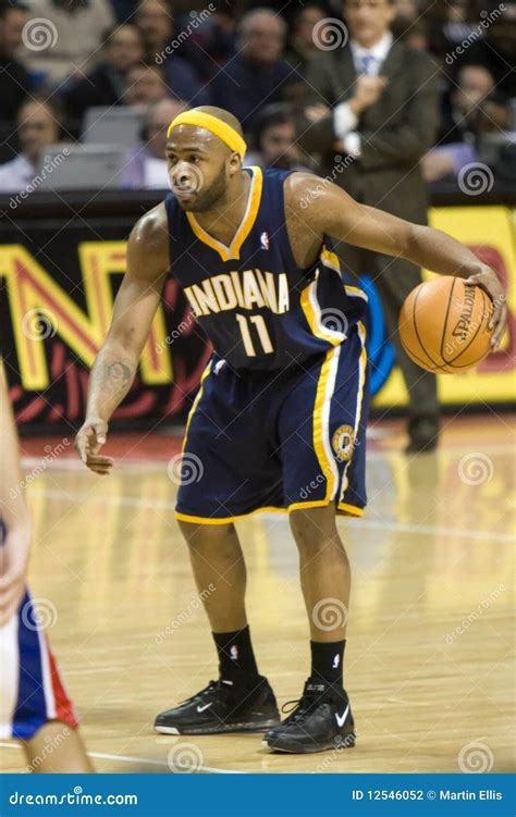 Jamaal Tinsley Dribbles the Ball Editorial Photography - Image of ...