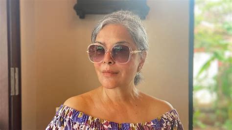 Zeenat Aman Recalls Emptying Her Wallet After A Busker Played Yaadon Ki ...