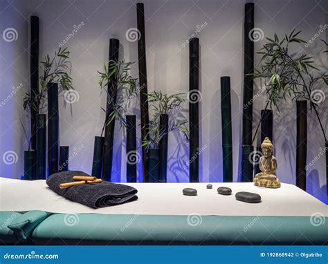 Spa Room with Bamboo Decoration for Massage and Buddha Statue. Stock ...