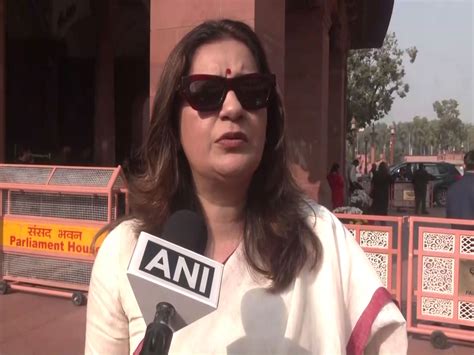 "Stop politics, find a solution": Priyanka Chaturvedi on need for air ...
