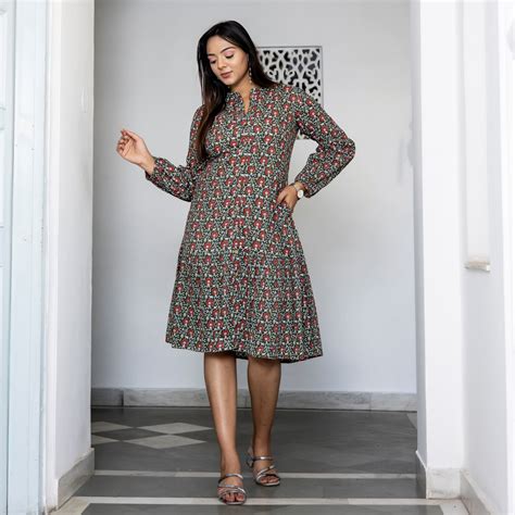Dark Green Floral Print Button Down Dress with Pockets – Fashiana