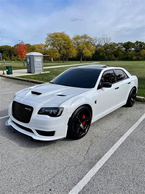 Chrysler 300 SRT [1536x2048] : r/carporn