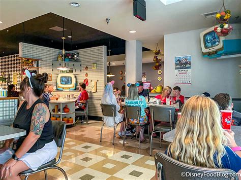 How Early Can You Make Disney World Dining Reservations? | the disney ...