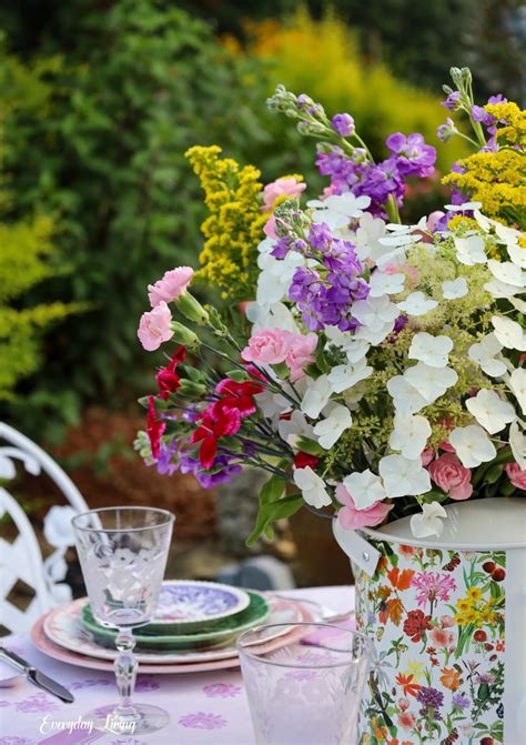 An English Garden Style Flower Arrangement