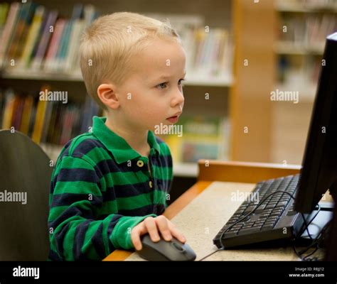 Child Using Computer Properly 的图像结果