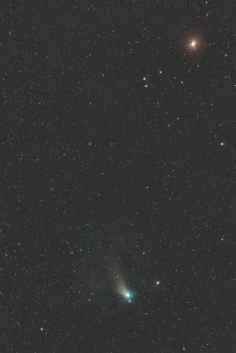 Fotogalerie: Snímek komety C/2022 E3, označované také jako ZTF, která ...
