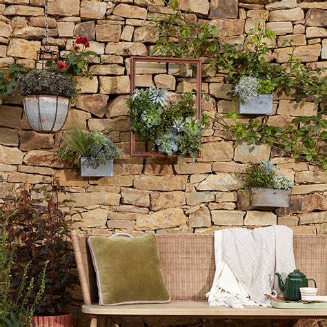 Outdoor Wall Decor Ideas 15 Ways To Brighten Up Garden Walls And Fences ...