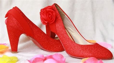 梦见红鞋是什么意思预兆 - 梦见穿红鞋 - 原版周公解梦大全