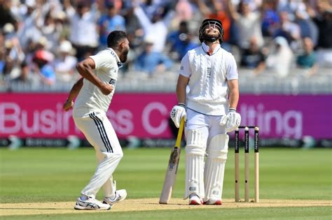 Mohammed Siraj brushed shoulders with Ben Duckett while celebrating ...