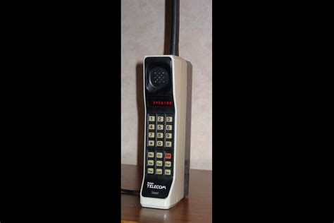 First Generation Cell Phones 的图像结果