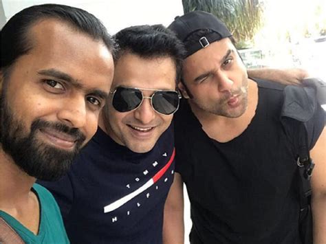 Vinay Anand shares a click with brother Krushna Abhishek, director Ravi ...