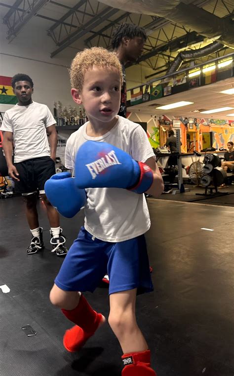 Kids Boxing 的图像结果