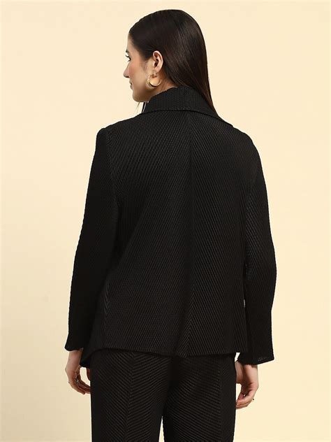 Black Pleated Loose Shrug – Global Republic