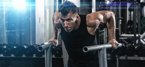 चेस्ट डिप्स वर्कआउट : एक्सरसाइज करने का सही तरीका, सावधानी और गलतियां ...