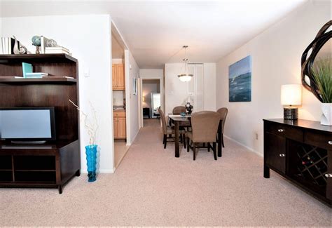 View Photos | Colonial Square Apartments