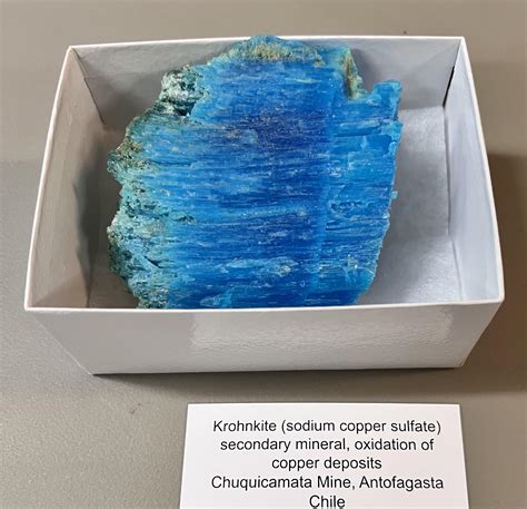 Kröhnkite, a copper sulfate found in Chile : r/MineralPorn