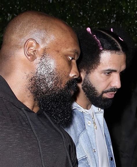 random fan got on stage and this was drakes reaction. : r/Drizzy