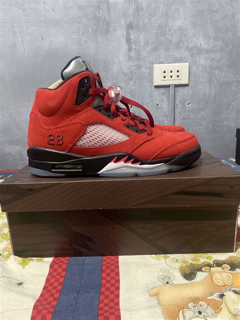 The Air Jordan 5 Retro ‚Raging Bull‘ Roars Back To Life – IXXLIQ