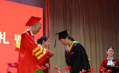 南昌大学科学技术学院学士学位证书样本图 - 毕业证补办网
