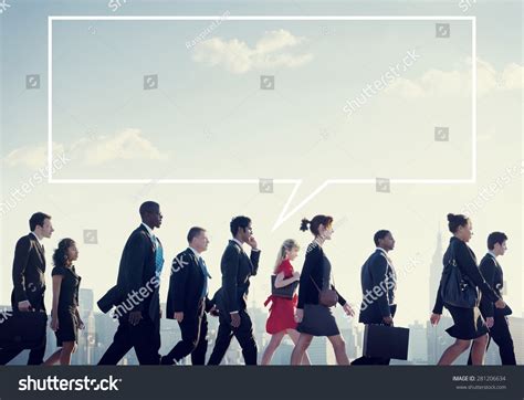 Business Team Walking 的图像结果