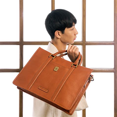 Meet the finest Leather Laptop Bags – Hidesign