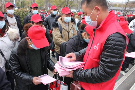 富源县人社局开展外出务工人员法治 宣传活动