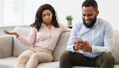 6 Ways How Social Media is Causing Problems in Relationships ...