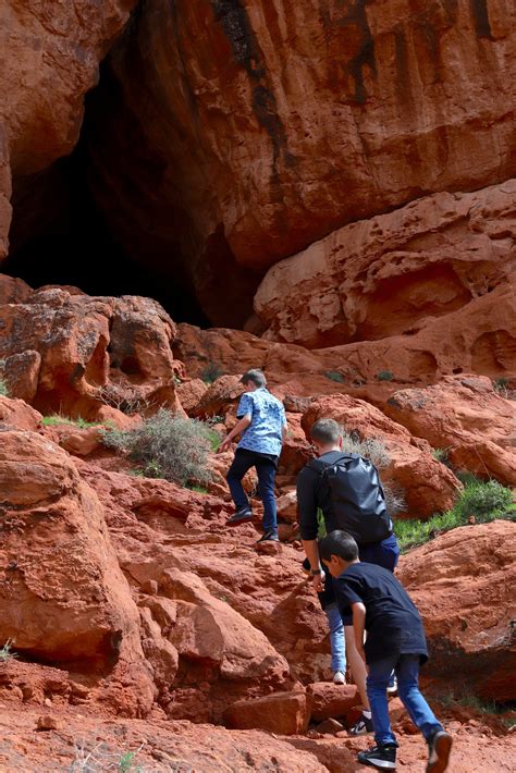 Hiking St. George, Utah: Scout Cave Trail | CVGO