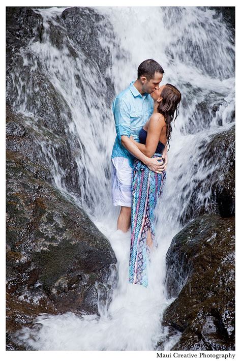 engagement photos hawaii