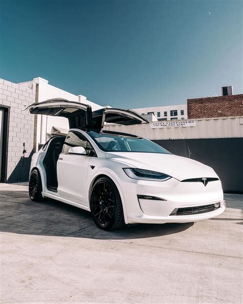 Satin White Tesla Model X Plaid Has the Right 22-Inch Demeanor, Also a Lime Secret - autoevolution