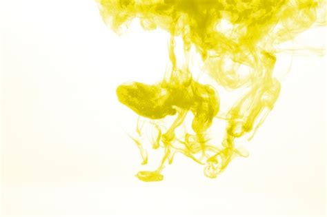 Yellow pigment in water | Free Photo