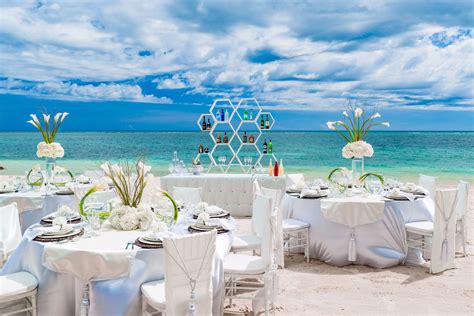 Beach Weddings: Inspiration, Venues & Expert Tips | SANDALS