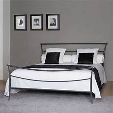 cuscini per testata letto matrimoniale letto matrimoniale in ferro con cuscini fissati alla cuscini per testata letto matrimoniale letto matrimoniale in ferro con cuscini fissati alla