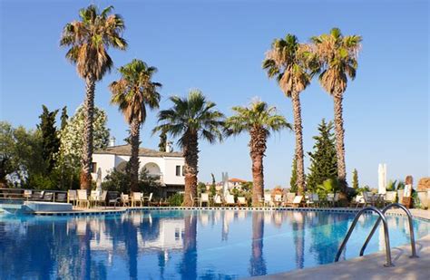 GERANION VILLAGE (Nikiti, Halkidiki) - Inn Reviews, Photos, Rate ...