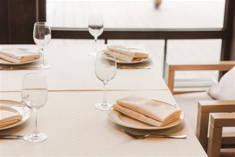 Restaurant Table Linens 的图像结果