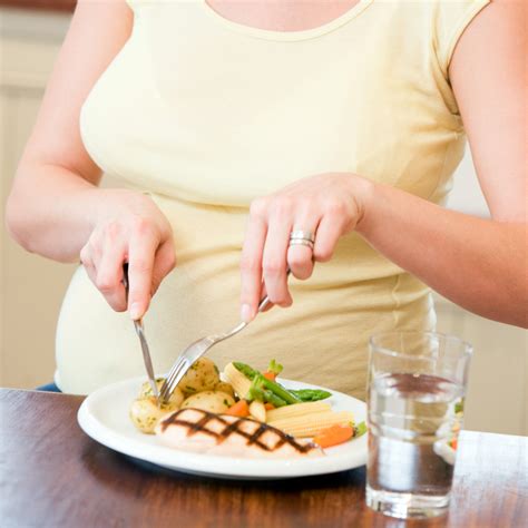 Bildergebnis für pregnant+women+eating+fish