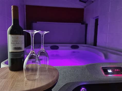 CHEVRON MOTEL (Taupo) - Motel Reviews, Photos, Rate Comparison ...