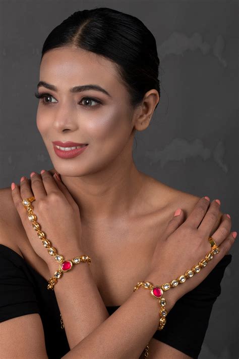 Red Gold toned royal kundan hathphool – Femizen