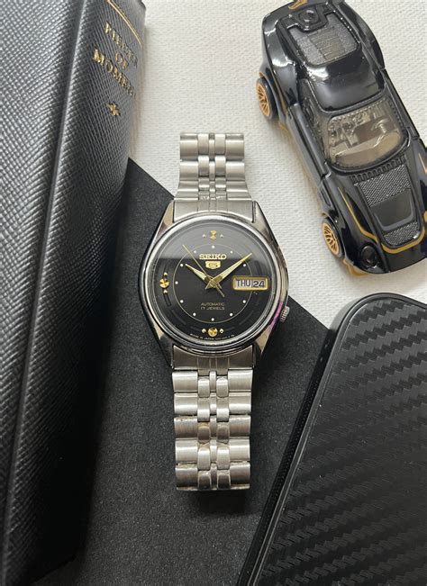 Seiko 5 Black Patterned Dial (Pre Owned) – watchtopia.in