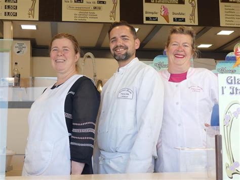 À Crozon, la famille Landié propose ses glaces et beignets, depuis 1956 ...