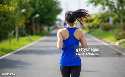 Running Woman Look Back Reference 的图像结果