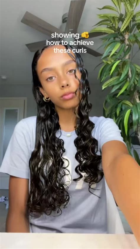 Curly Hair Inspo on Instagram: "@hallie.ganga and her amazing no frizz ...