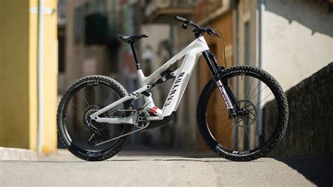 Canyon boosts its ON e-MTB range with the all-new Strive, Torque and ...