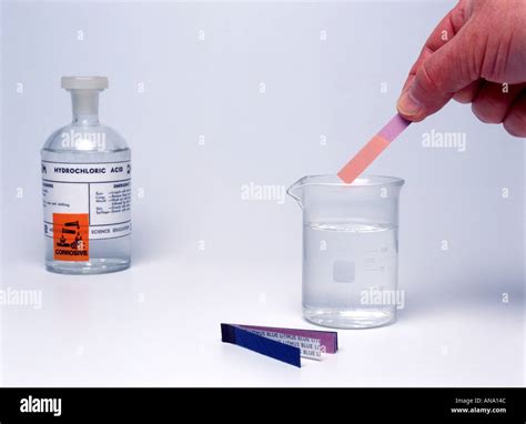 Litmus paper hi-res stock photography and images - Alamy