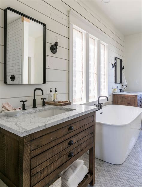 Rustic Farmhouse Bathroom
