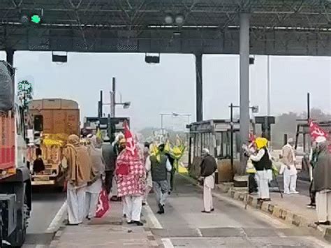 Farmers make Khatkad toll-free, protest by sitting, claim victory